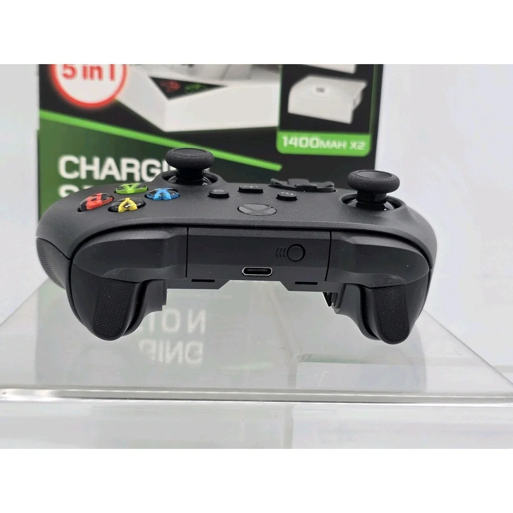 BUNDLE Wireless Xbox Series X/S Carbon Black Controller W/ Xbox X Charging Dock!